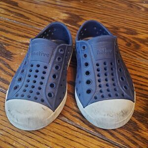 Native Jefferson navy blue shoes sz 6